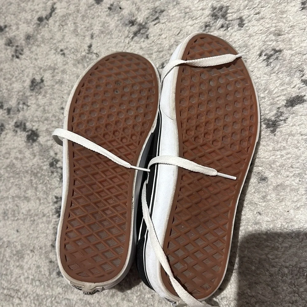 Vans - Picture 3 of 5